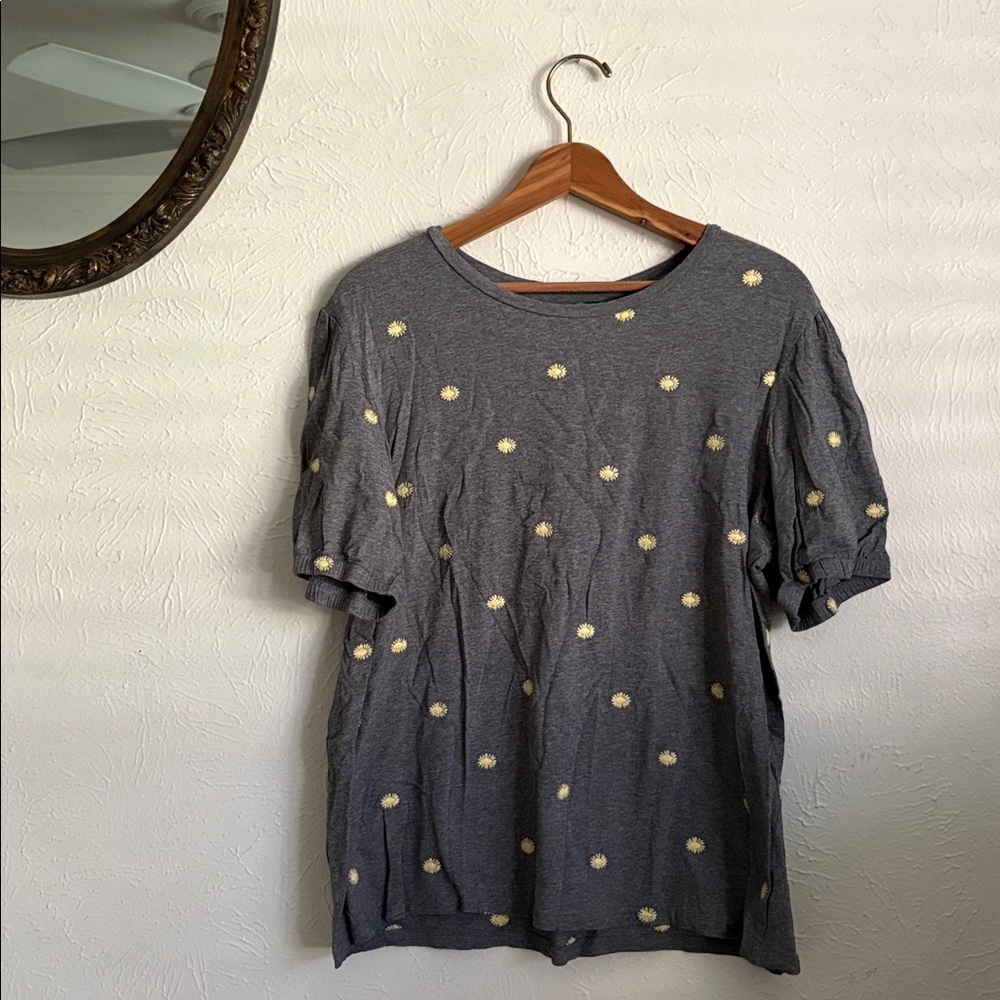 Dip Gray Tee with Yellow Floral Accents